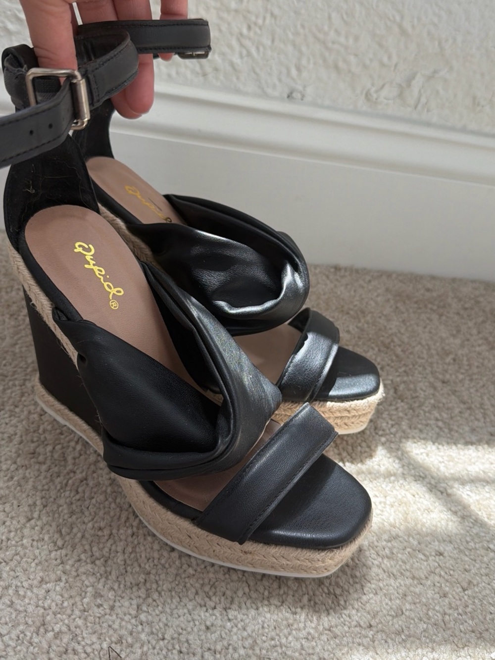Buckle wedge sandals